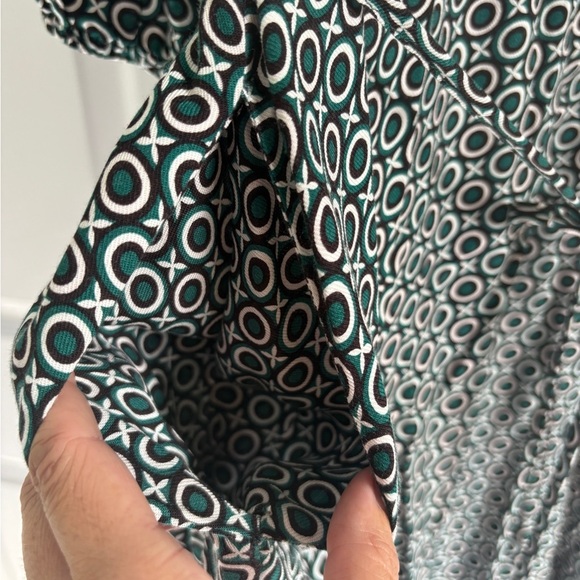 Elegant Green and White Shirt Work Dress- Large - Picture 9 of 9